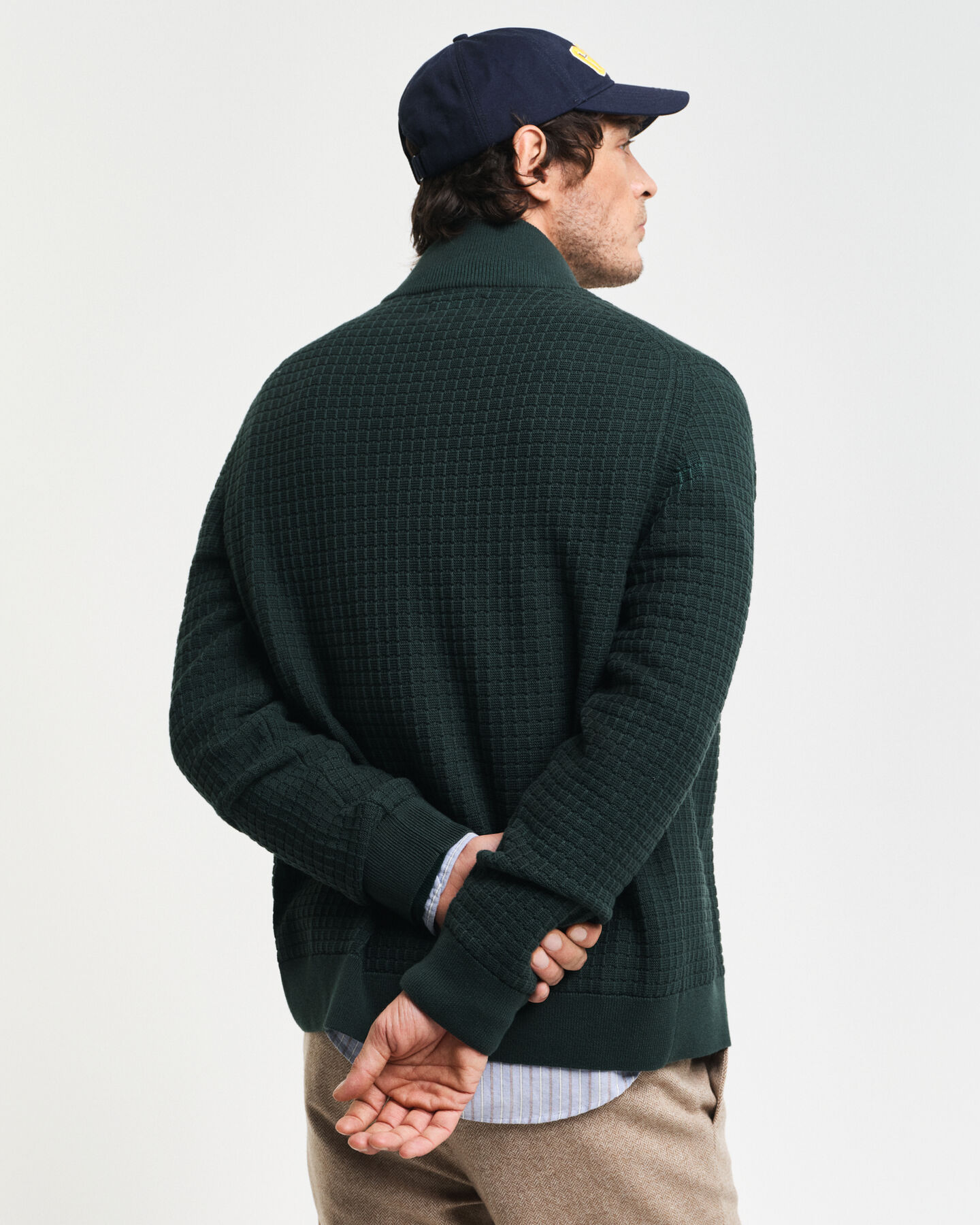 Kohopintainen vetoketjullinen puuvillaneuletakki