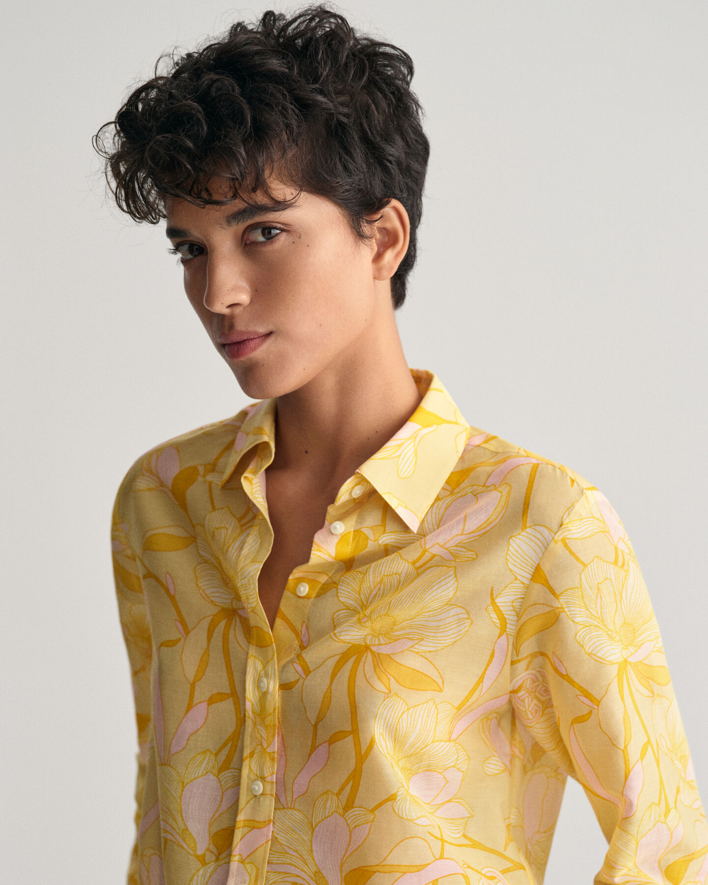 Regular fit ‑mitoitettu Magnolia-puuvilla-silkkipaita