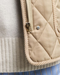 Vakosamettisomisteinen tikkiliivi