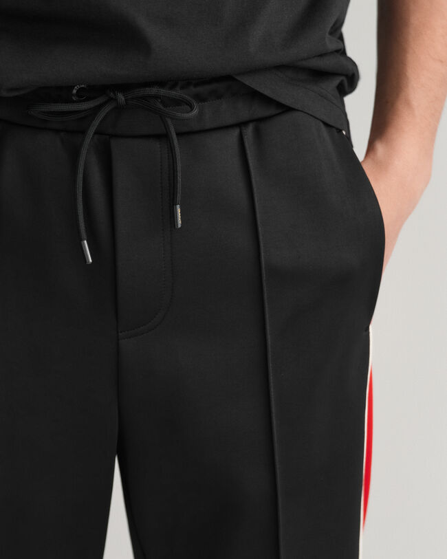 Moniväriset verryttelyhousut