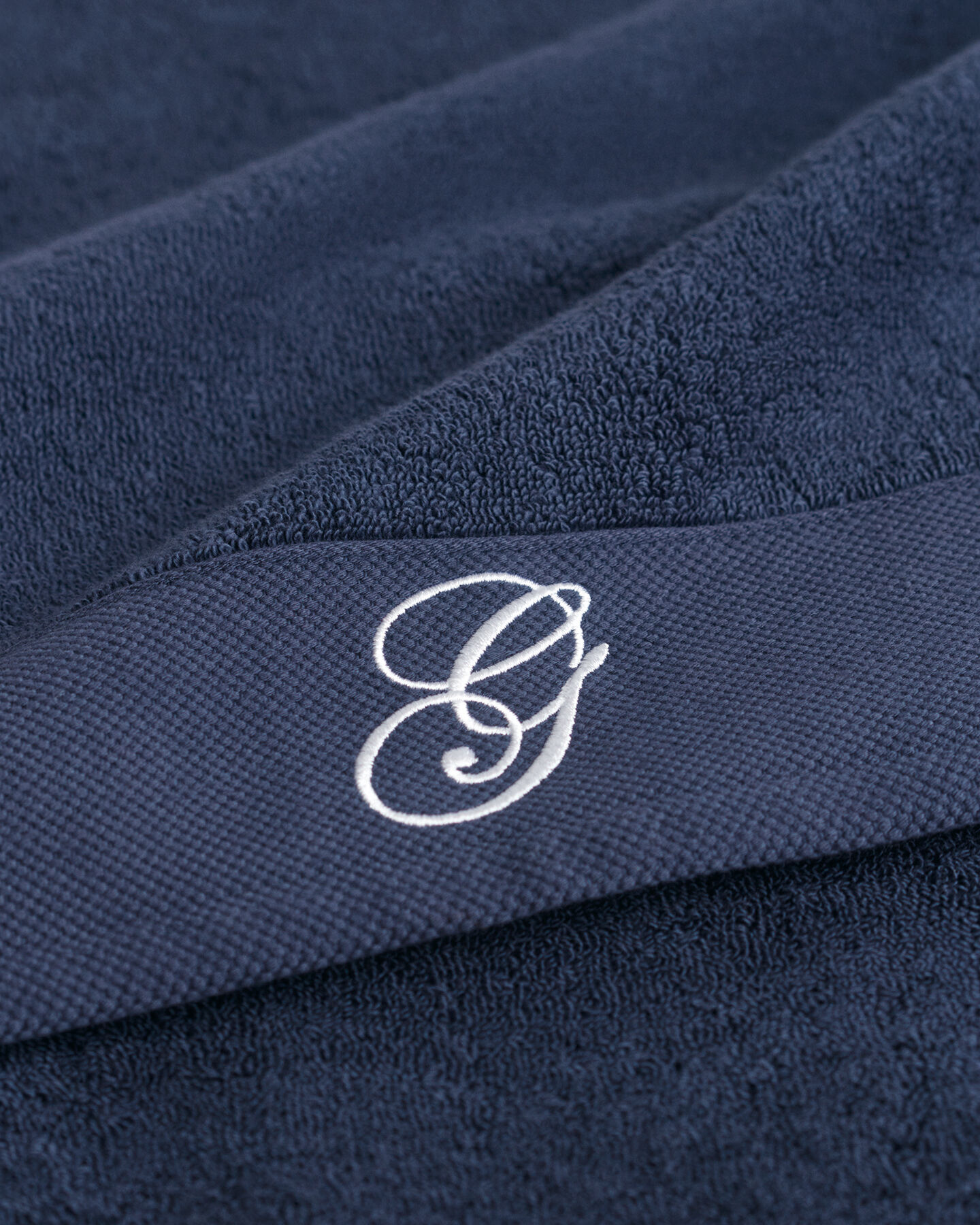 Kirjailtu pyyhe (70 cm x 140 cm)