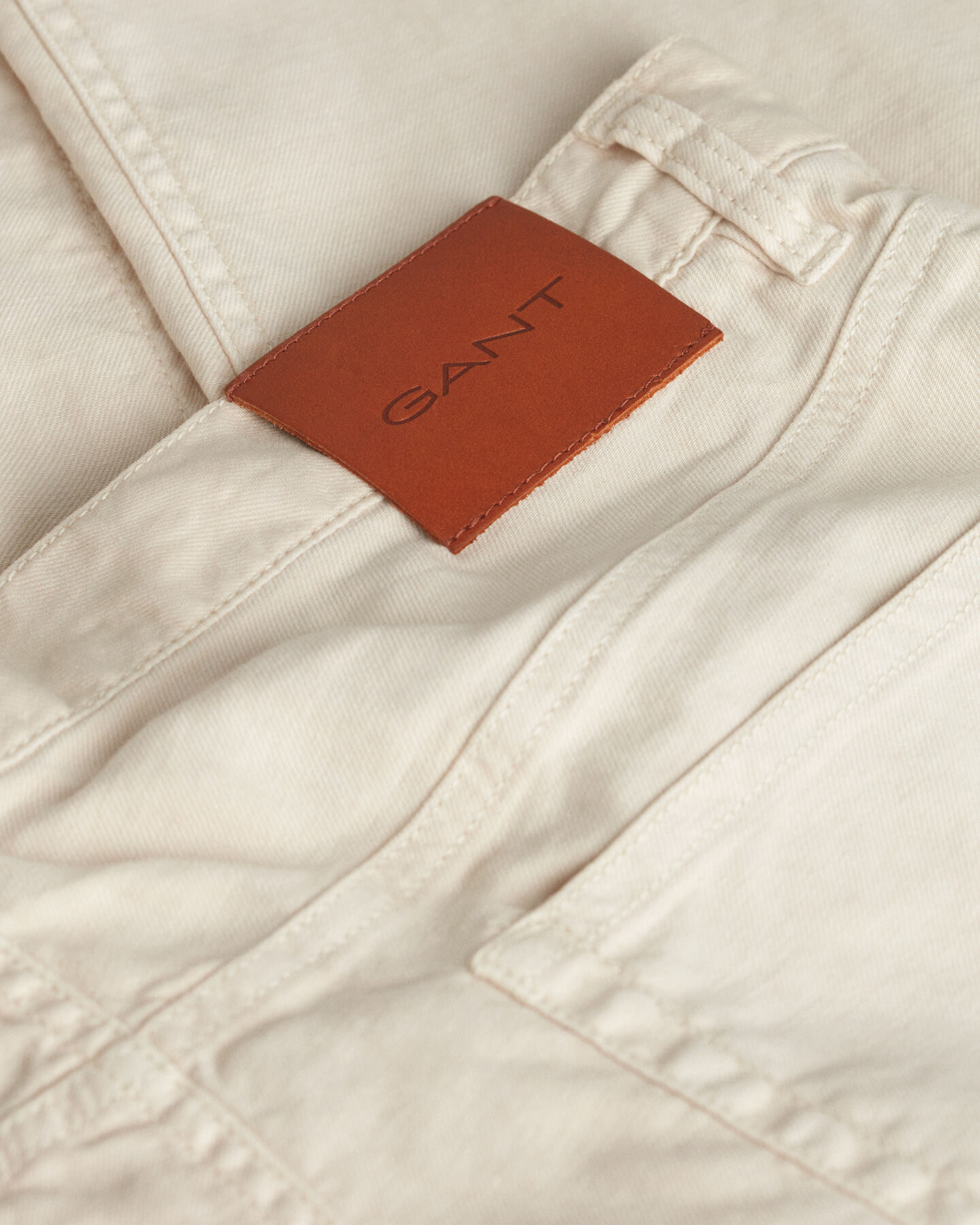 Slim&nbsp;fit ‑mitoitetut puuvilla-pellavafarkut