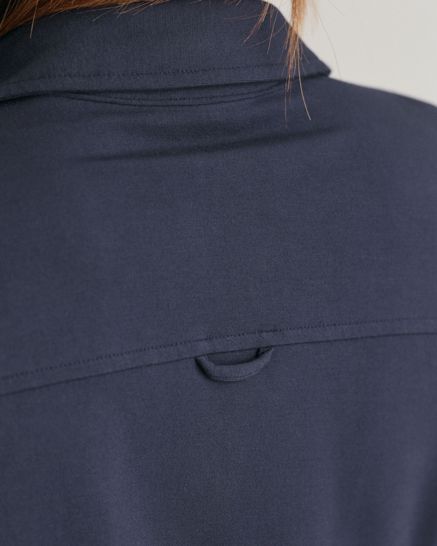 Slim&nbsp;fit ‑mitoitettu paitamekko jerseyneulosta