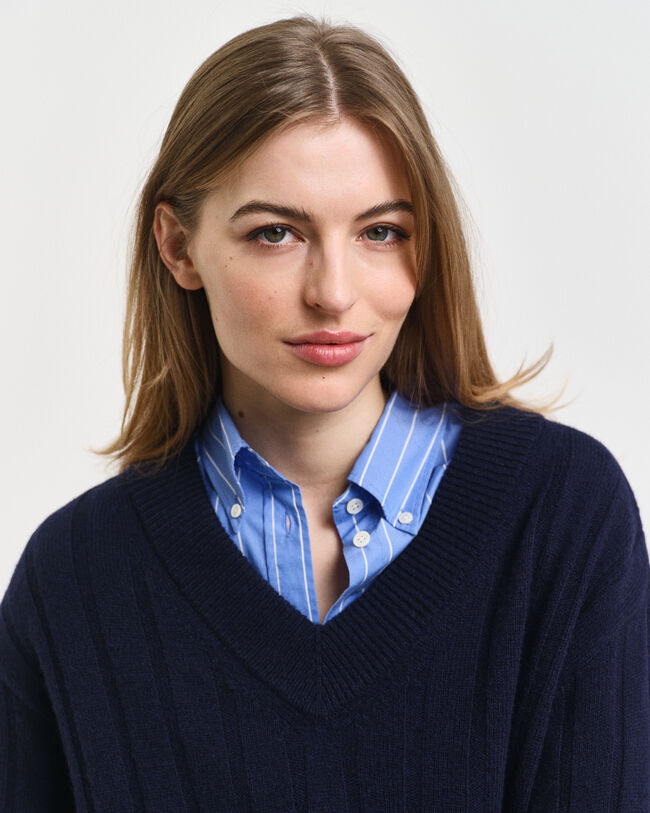 Villainen joustinneulepusero, v‑pääntie