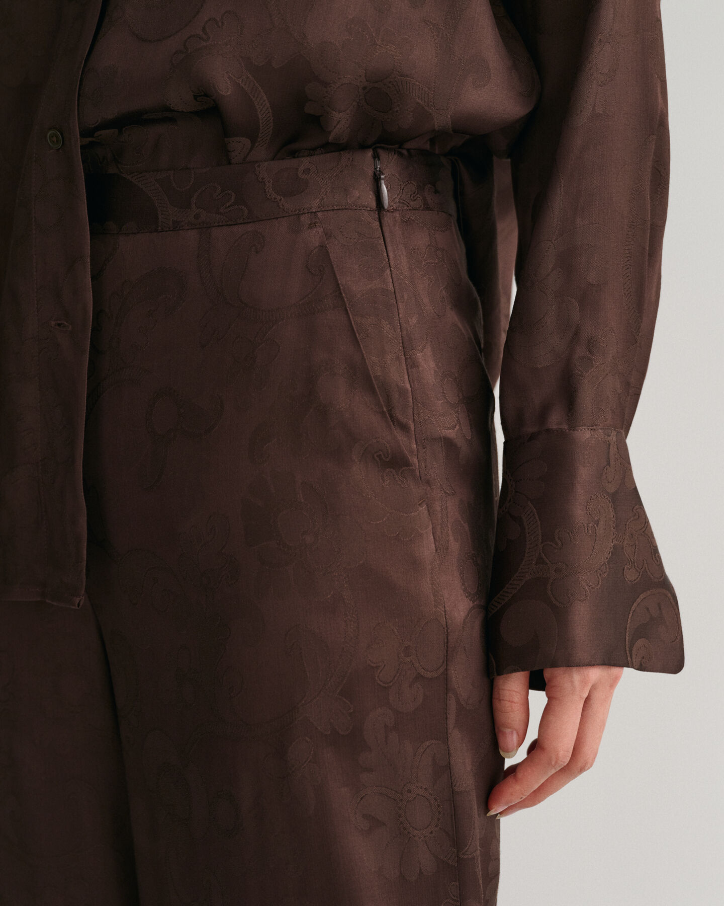 Leve&auml;lahkeiset jacquard-pitsihousut