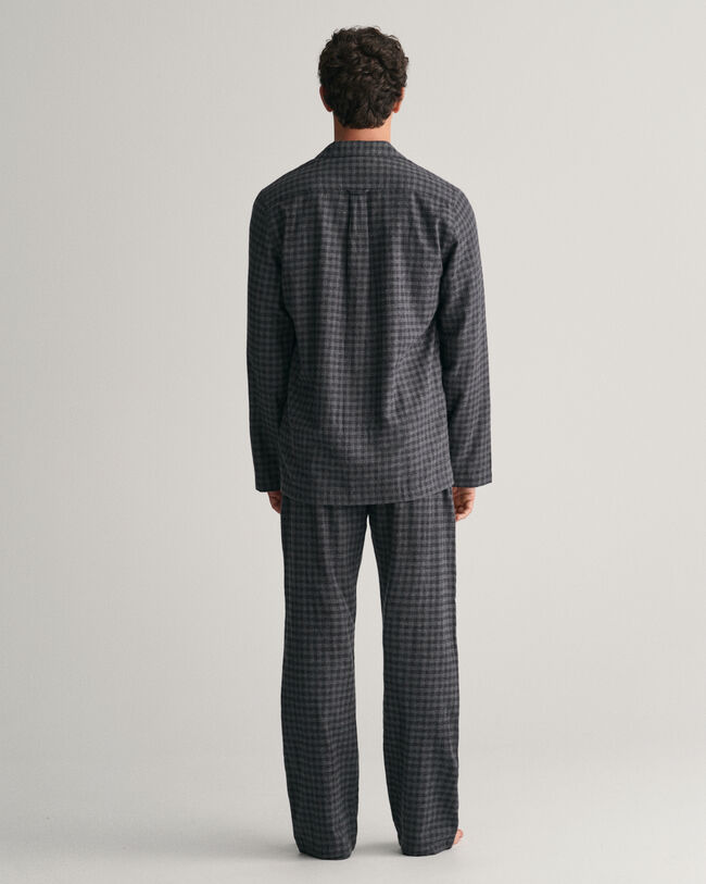 Flanelliset pyjamahousut ja ‑paita lahjapakkauksessa