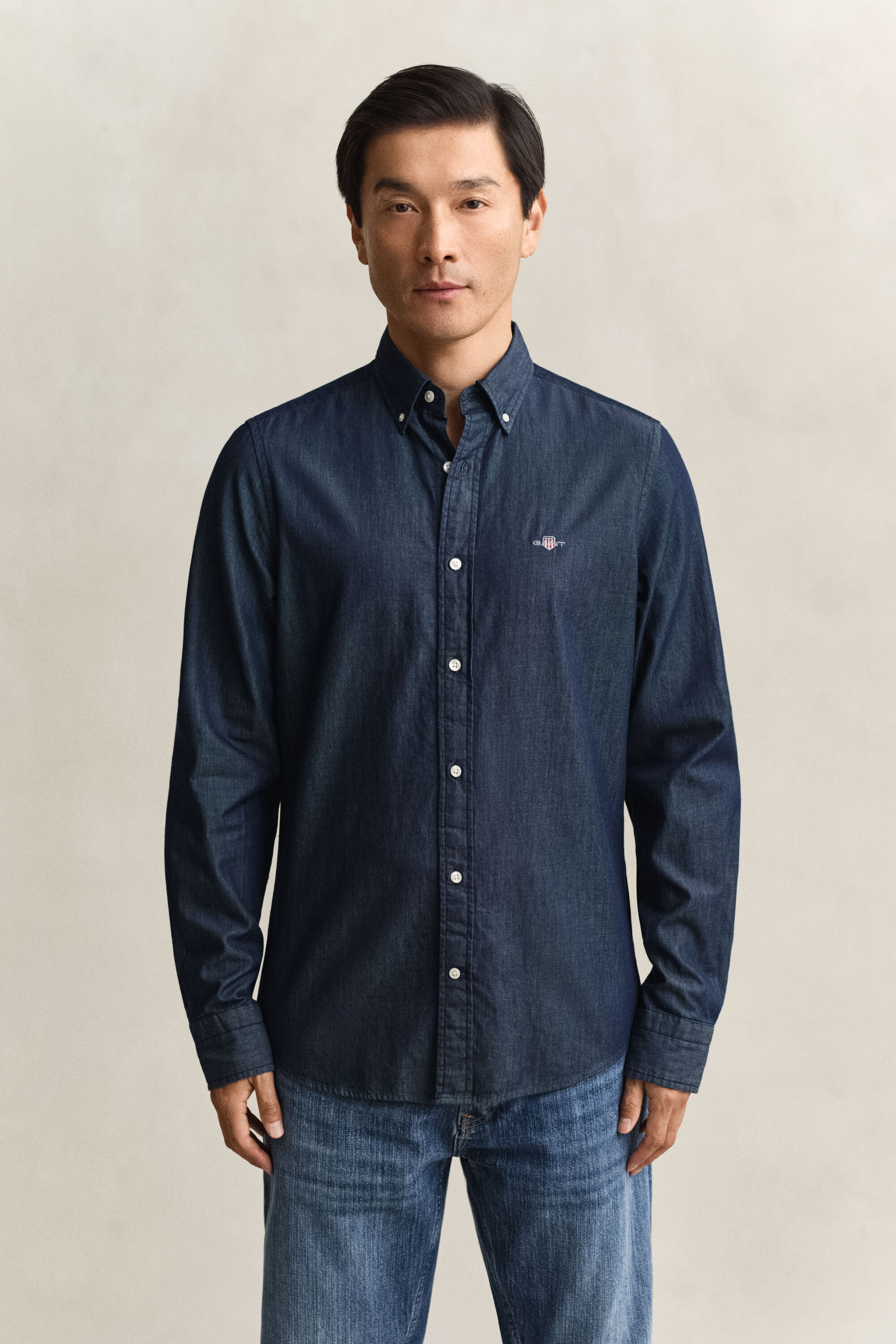 Slim fit ‑mitoitettu indigonsininen paita
