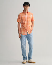 Regular&nbsp;fit ‑mitoitettu lyhythihainen ruutupaita puuvillapellavaa