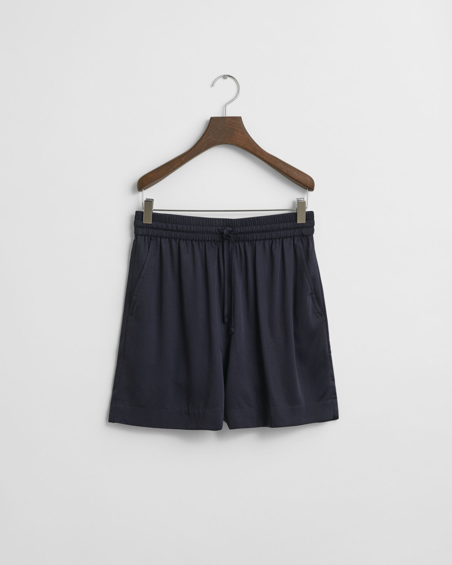 Relaxed fit ‑mitoitetut helposti puettavat shortsit