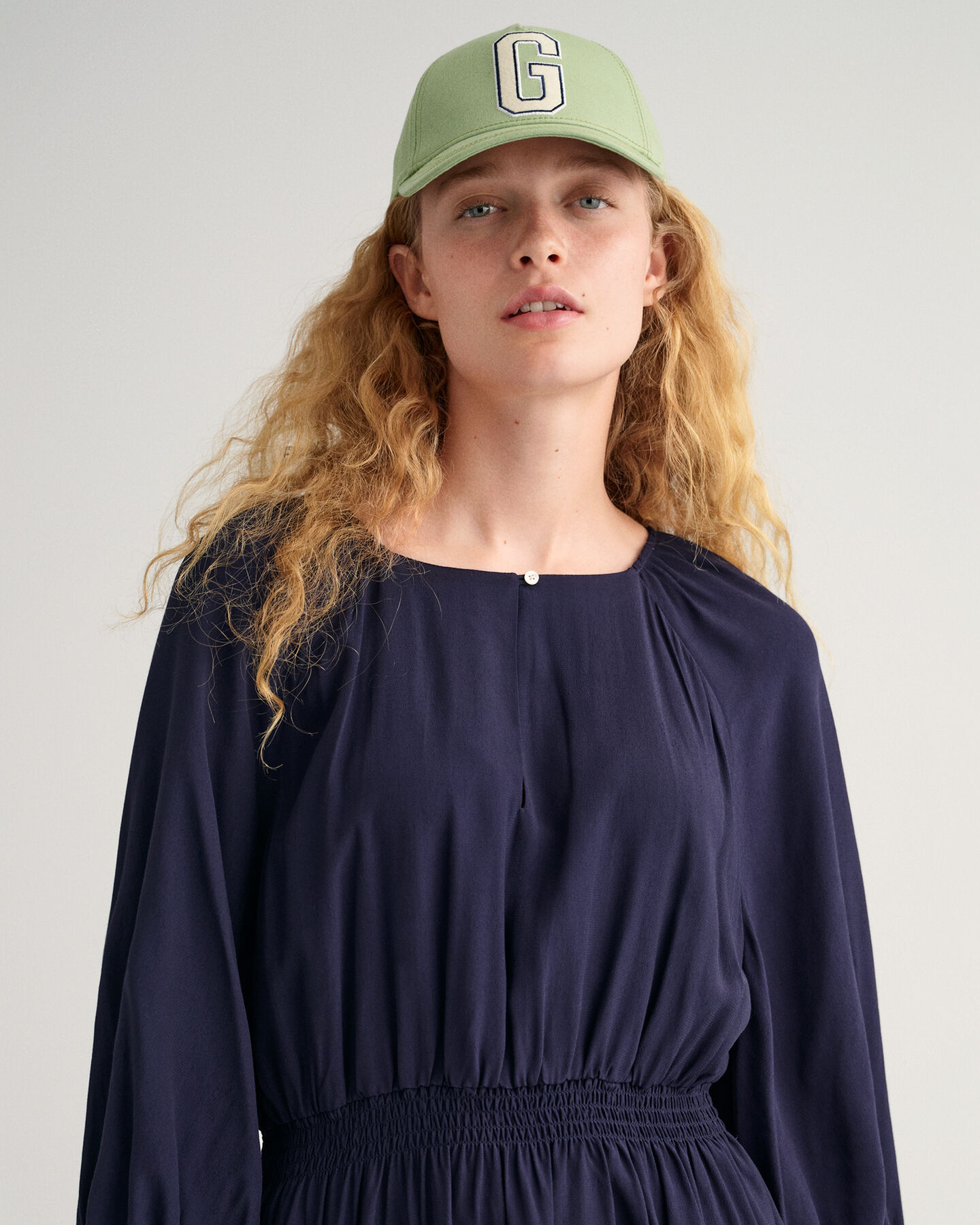 Venekauluksinen mekko