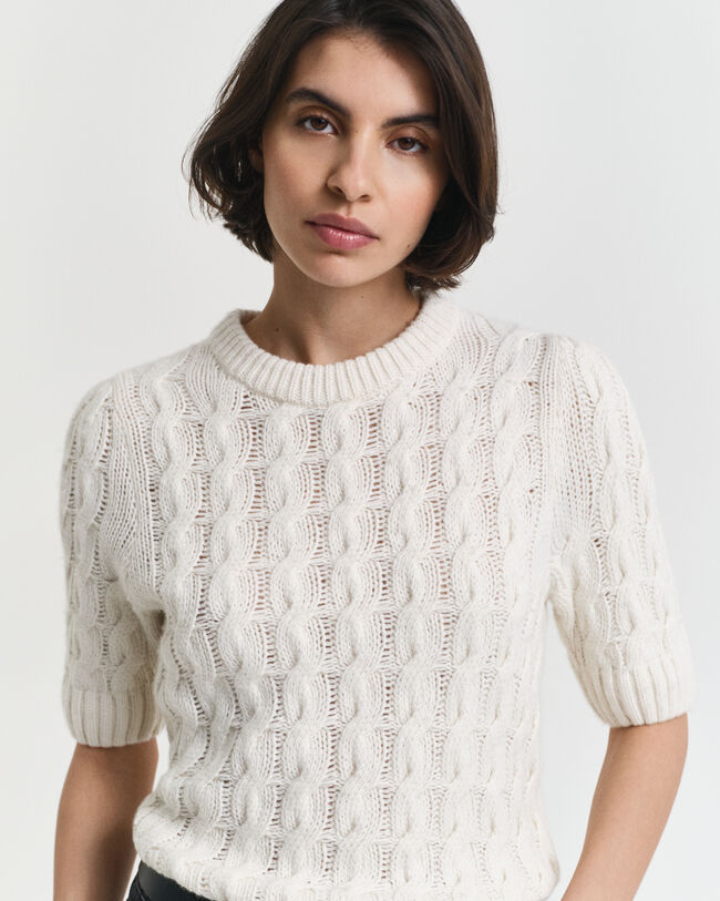 Puhvihihainen palmikkoneule