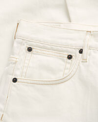 Loose fit ‑mitoitetut valkoiset farkut