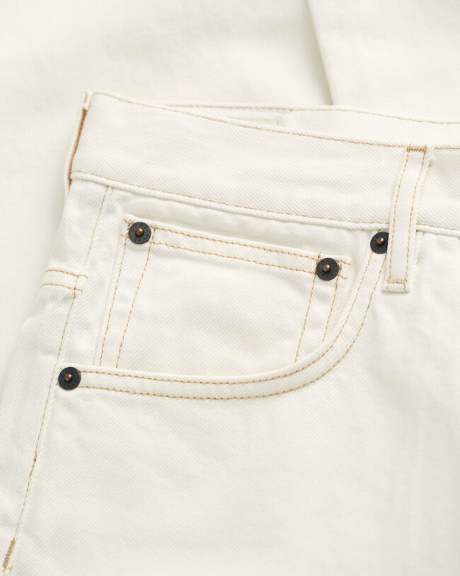 Loose fit ‑mitoitetut valkoiset farkut