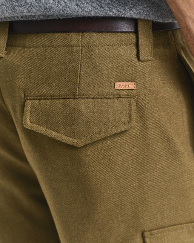 Relaxed fit ‑mitoitetut villasekoitteiset reisitaskuhousut