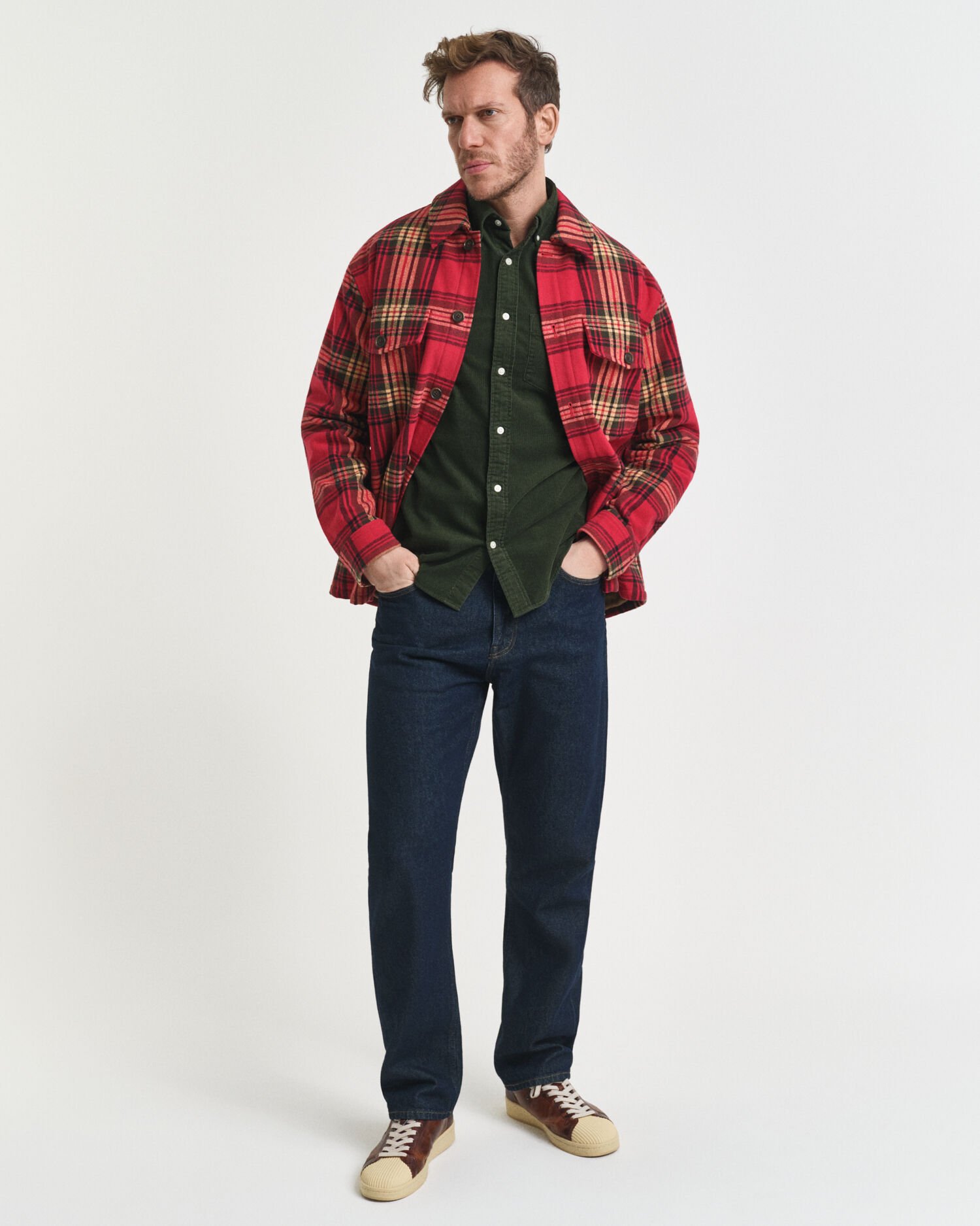 Regular fit ‑mitoitettu vakosamettipaita