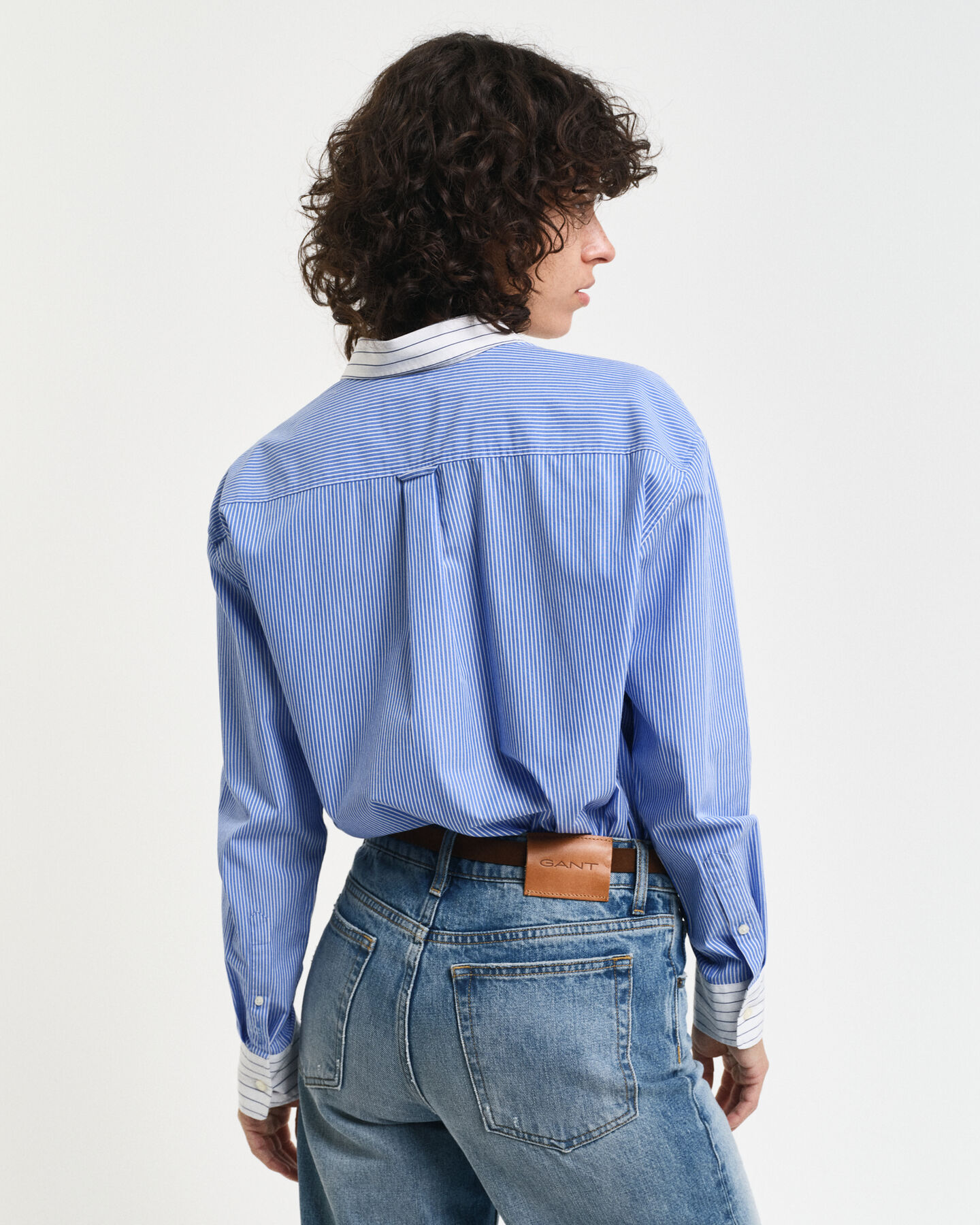 Relaxed fit ‑mitoitettu raidallinen popliinipaita