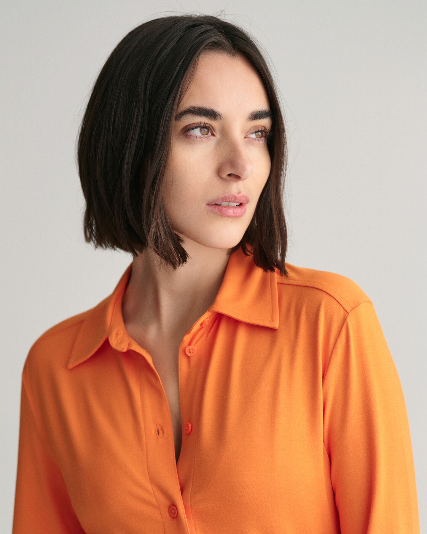 Slim&nbsp;fit ‑mitoitettu paitamekko jerseyneulosta