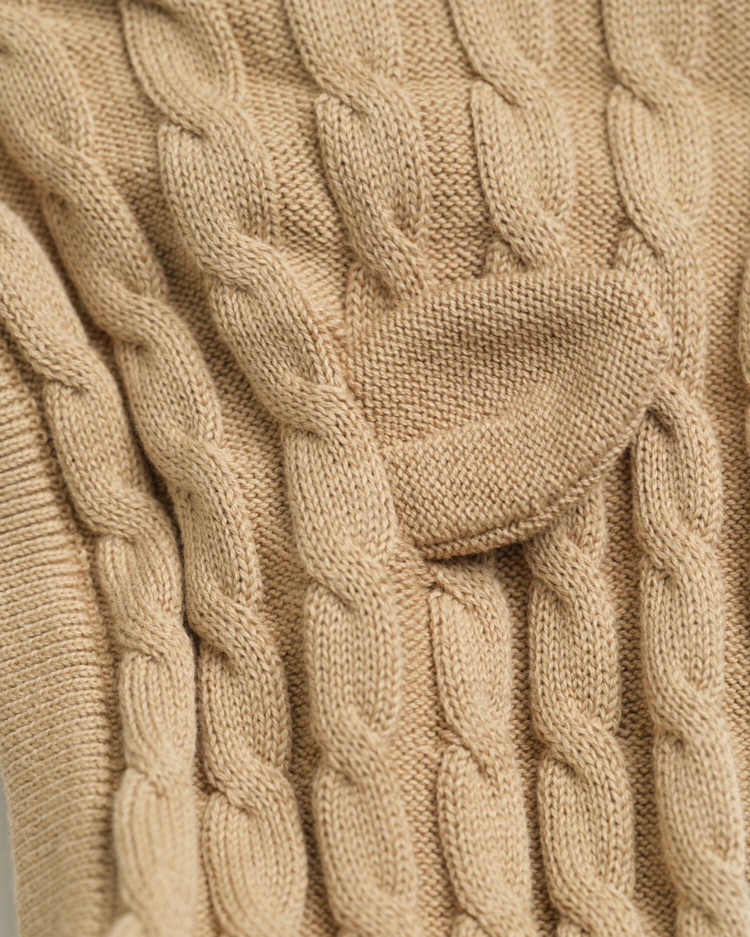 Baby-malliston puuvillainen palmikkoneuletakki