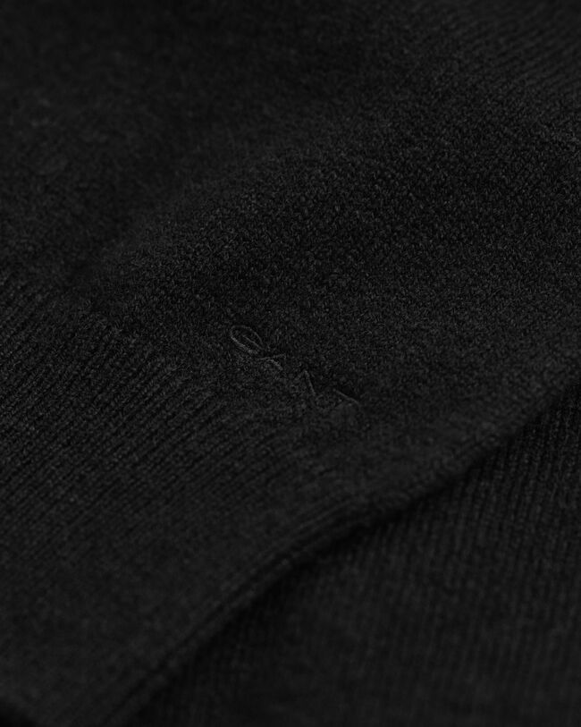 Karitsanvillainen neulemekko