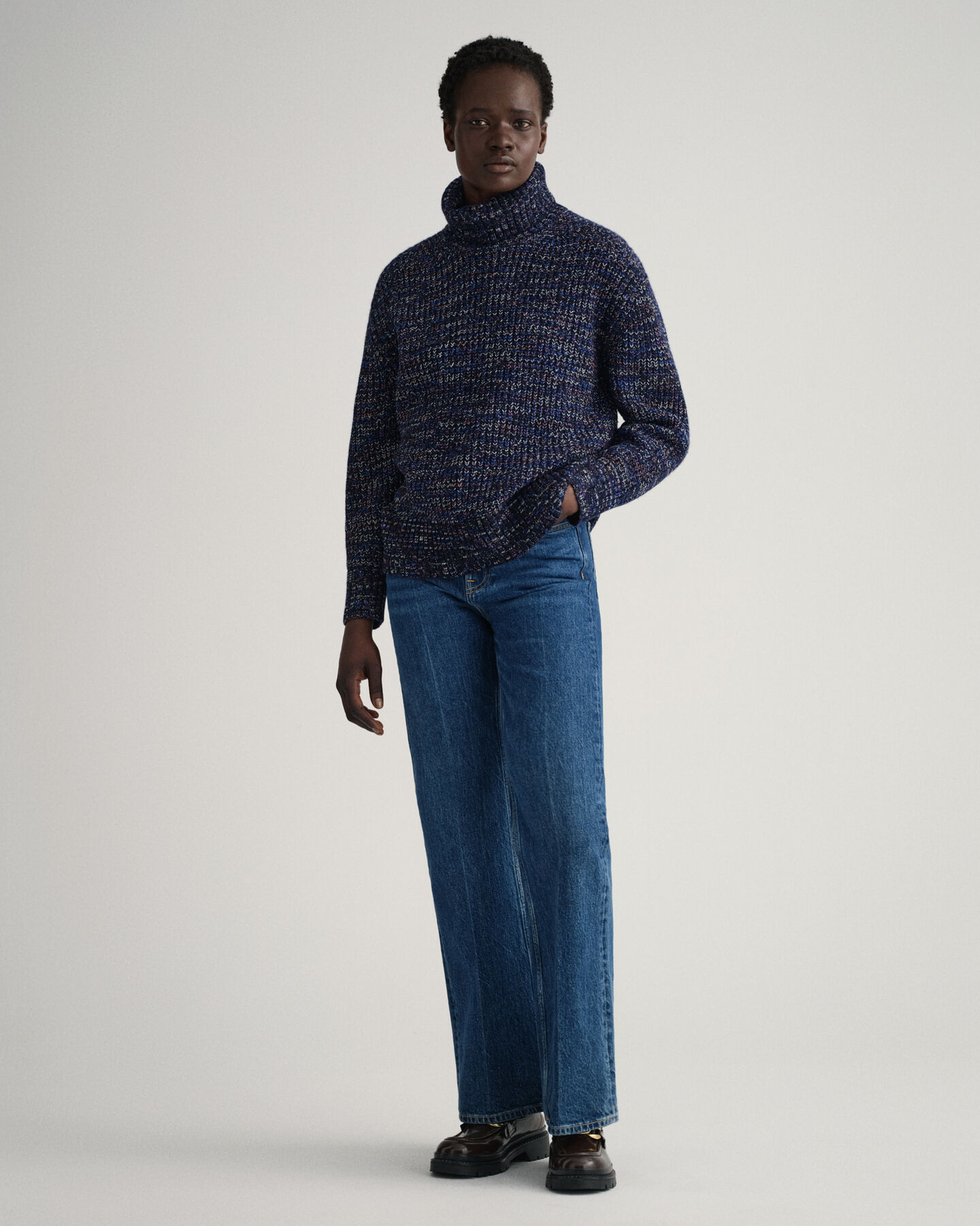 Monivärinen pooloneule