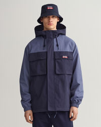 Kaksivärinen hupullinen takki