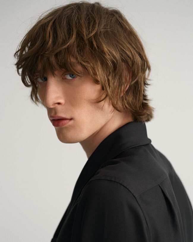 Slim fit ‑mitoitettu yksiv&auml;rinen rusettipaita