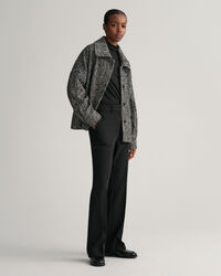 Slim fit ‑mitoitetut alaspäin levenevät housut