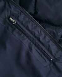 Teens-malliston Shield-kevyttoppatakki