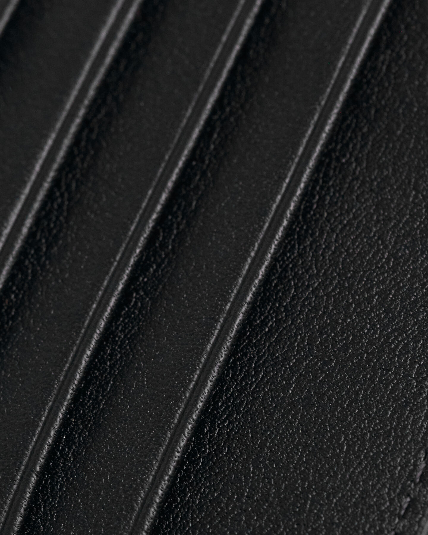 Nahkainen vetoketjullinen korttikotelo