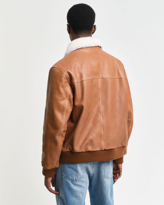 Nahkainen lentäjäntakki