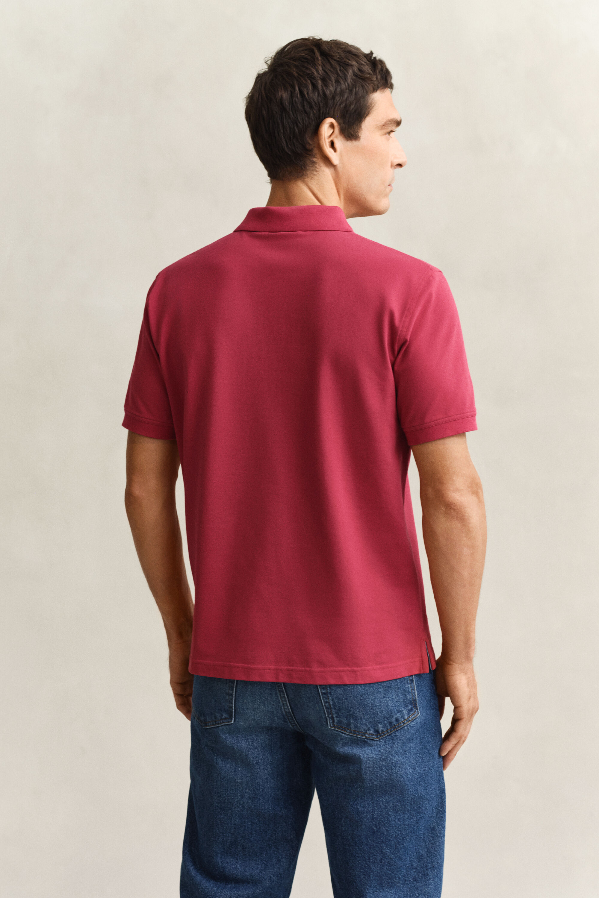 Kontrastivärinen pikeepaita