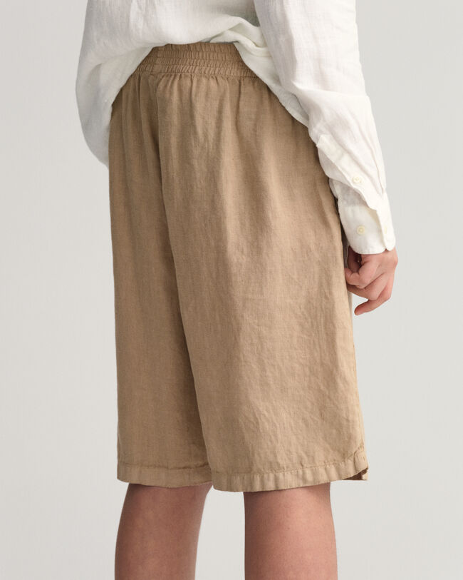 Teens-malliston pellavashortsit