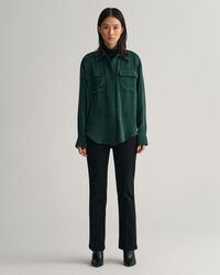 Alaspäin levenevät värifarkut