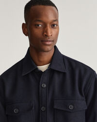 Villasekoitteesta valmistettu päällyspaita