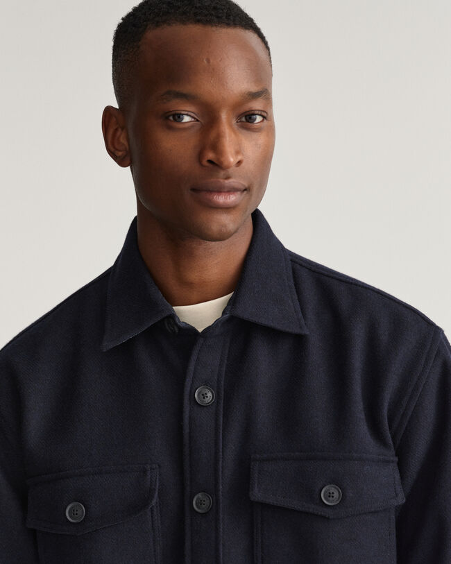 Villasekoitteesta valmistettu päällyspaita