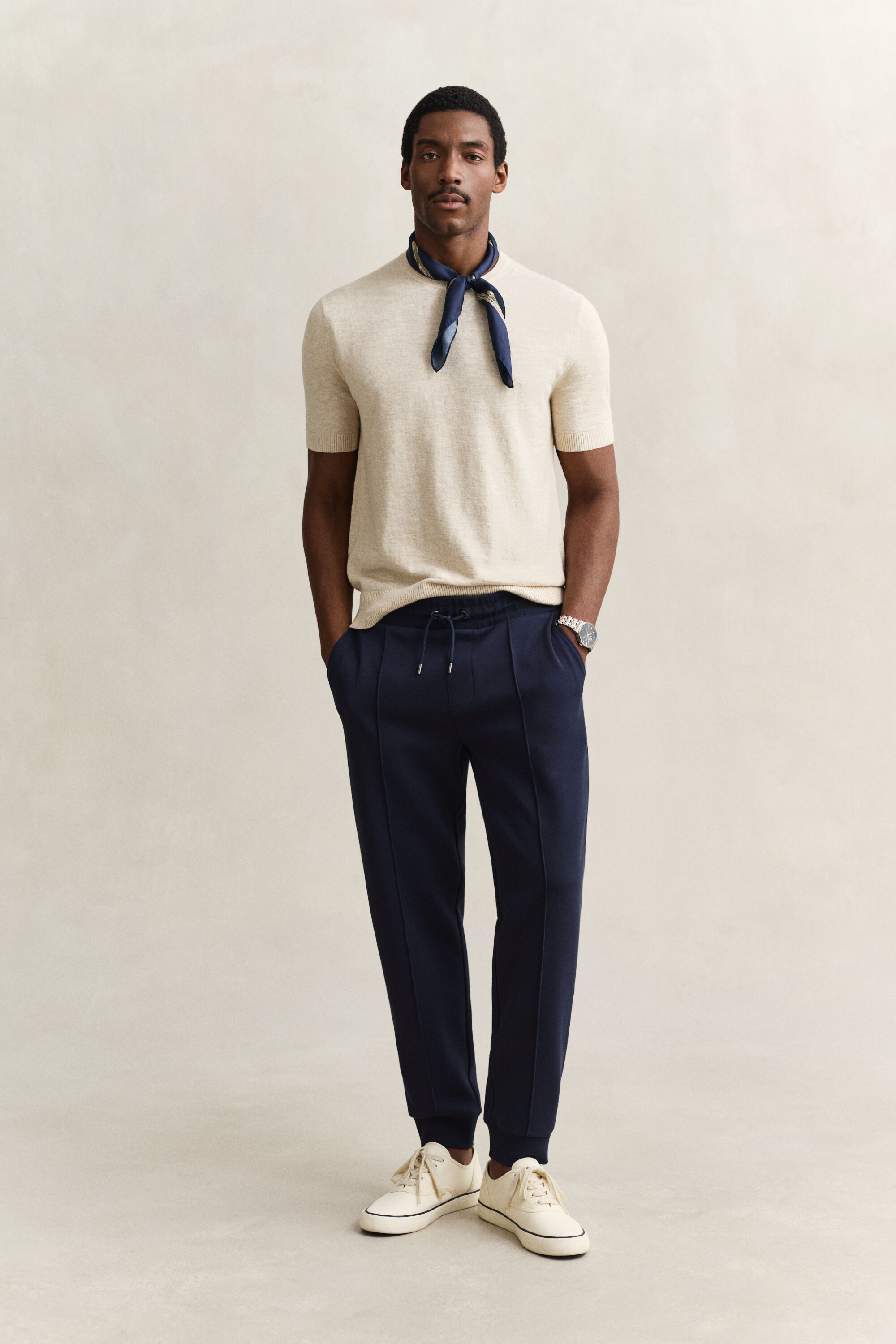 Collegehousut collegeneulosta