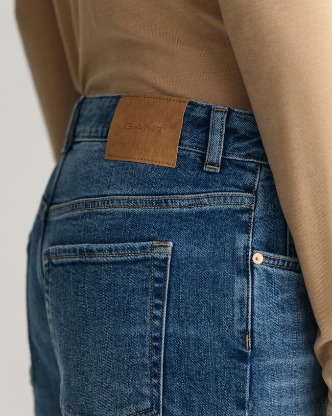 Relaxed fit ‑mitoitetut farkut