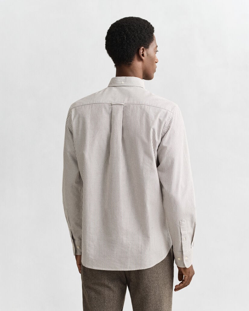 Regular fit ‑mitoitettu pystyraidallinen klassinen oxford-paita