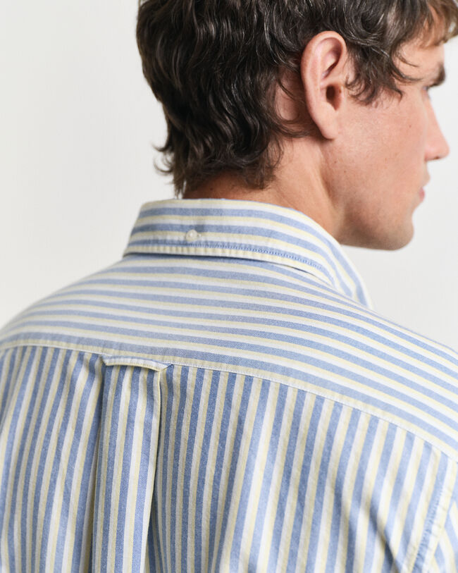 Regular&nbsp;fit ‑mitoitettu raidallinen klassinen oxford-paita