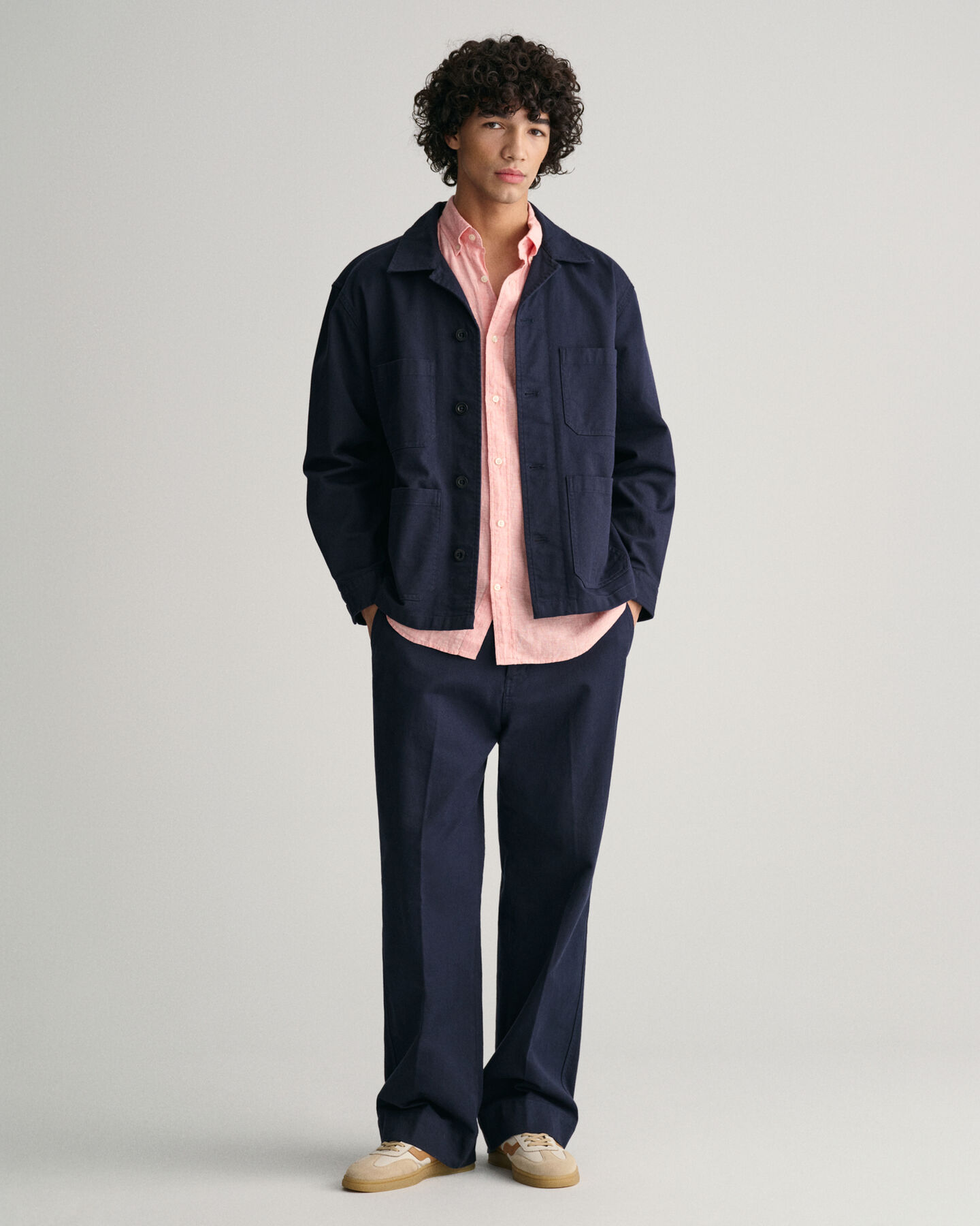 Regular&nbsp;fit ‑mitoitettu lyhythihainen pellavapaita