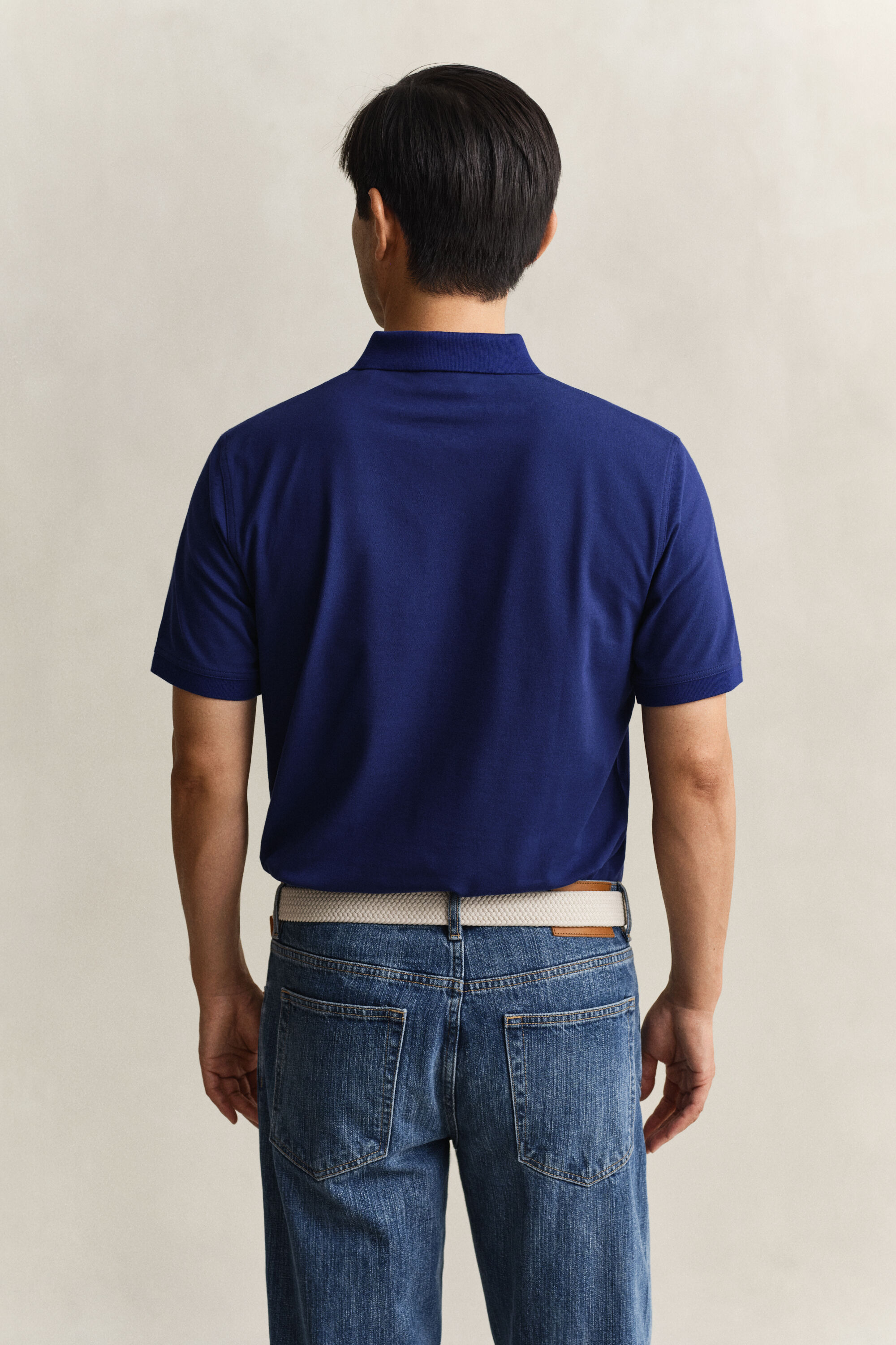 Kontrastivärinen pikeepaita