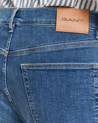 Extra slim fit ‑mitoitetut Active Recover -farkut