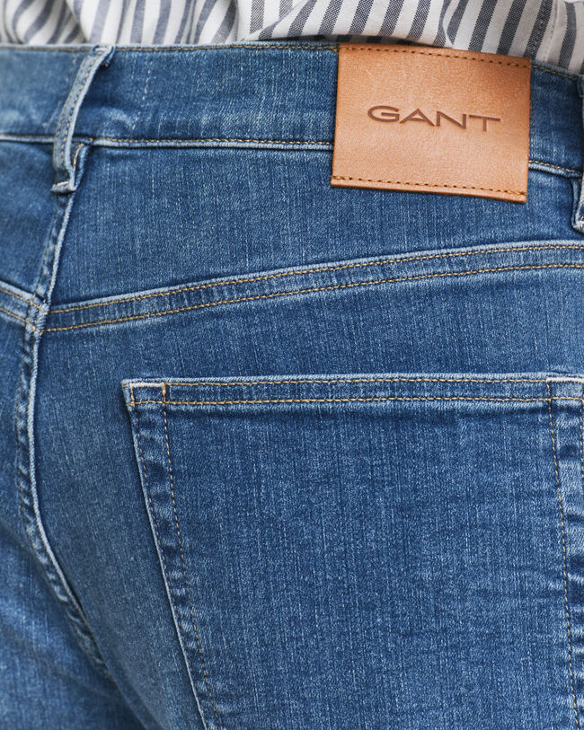 Extra slim fit ‑mitoitetut Active Recover -farkut