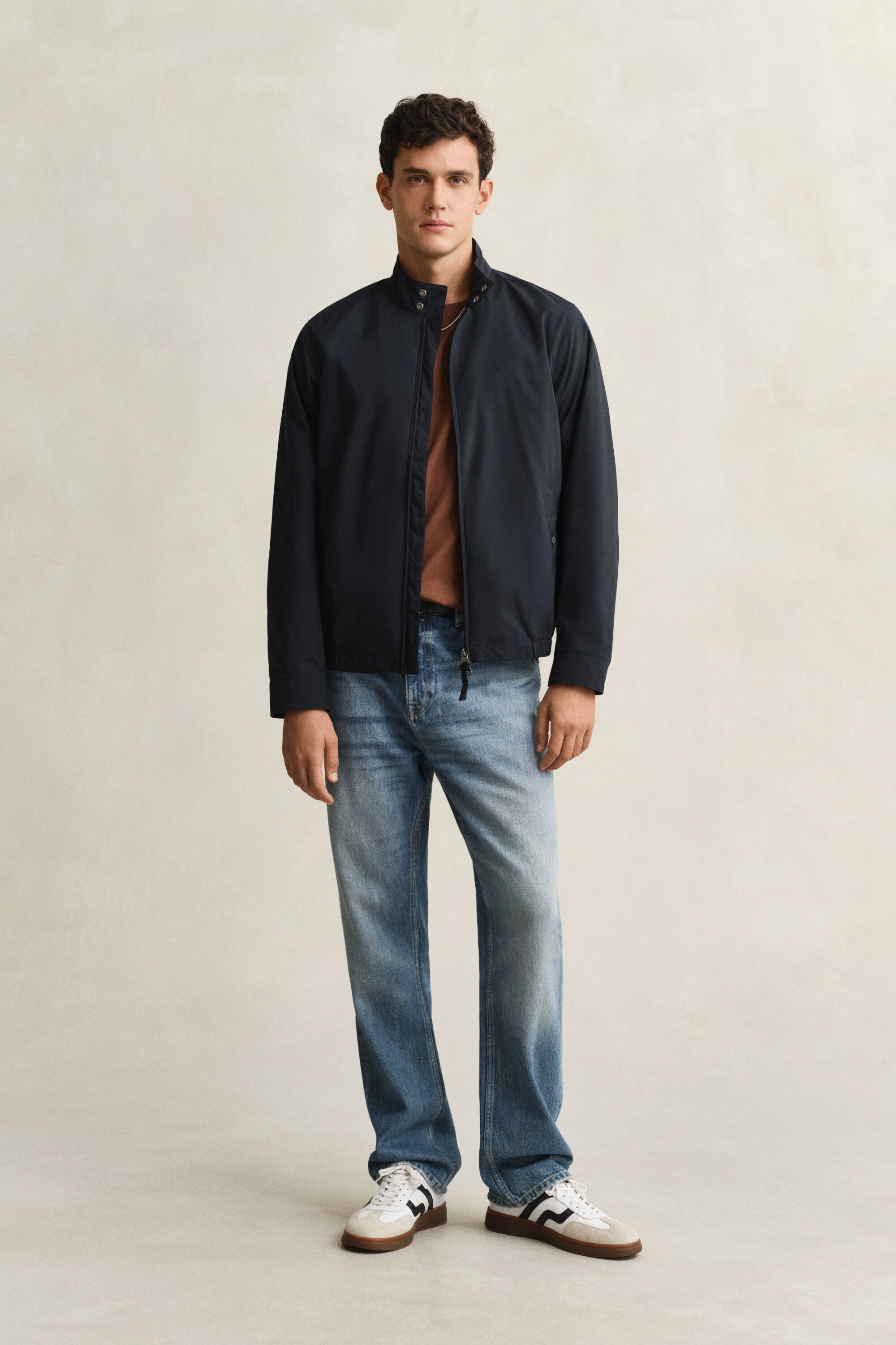 Regular fit ‑mitoitettu Shield-t‑paita