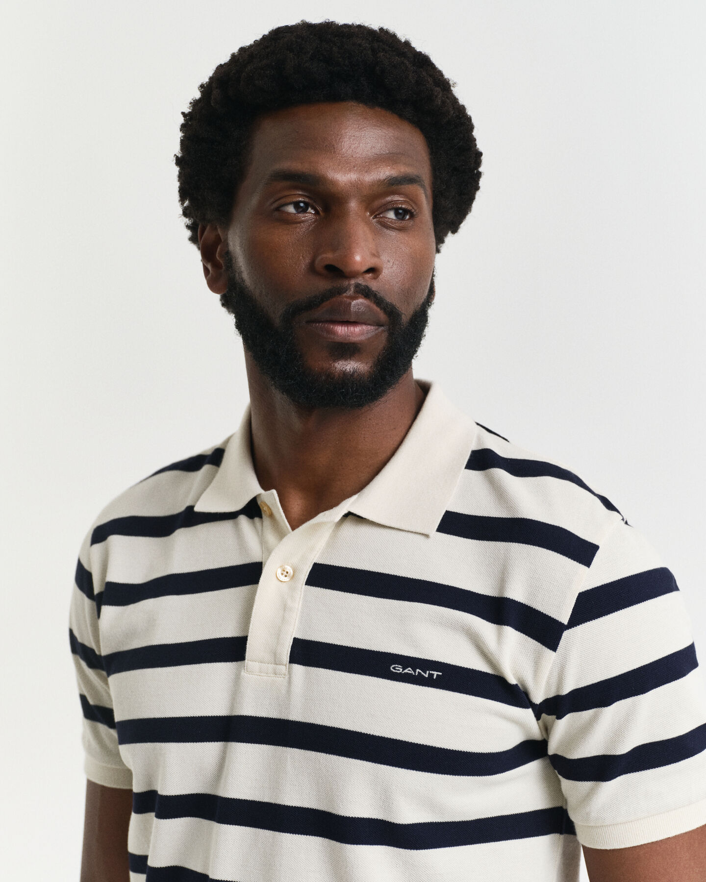 Raidallinen pikeepaita