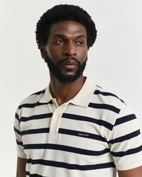 Raidallinen pikeepaita