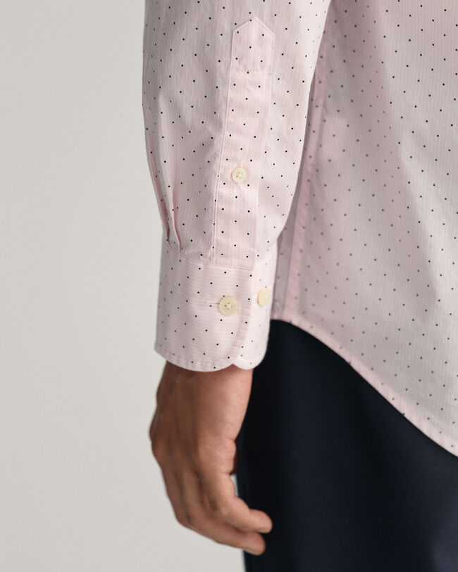 Regular fit ‑mitoitettu pystyraidallinen ja pilkullinen paita