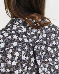 Regular fit ‑mitoitettu kukkaprinttipaita puuvillavoileesta