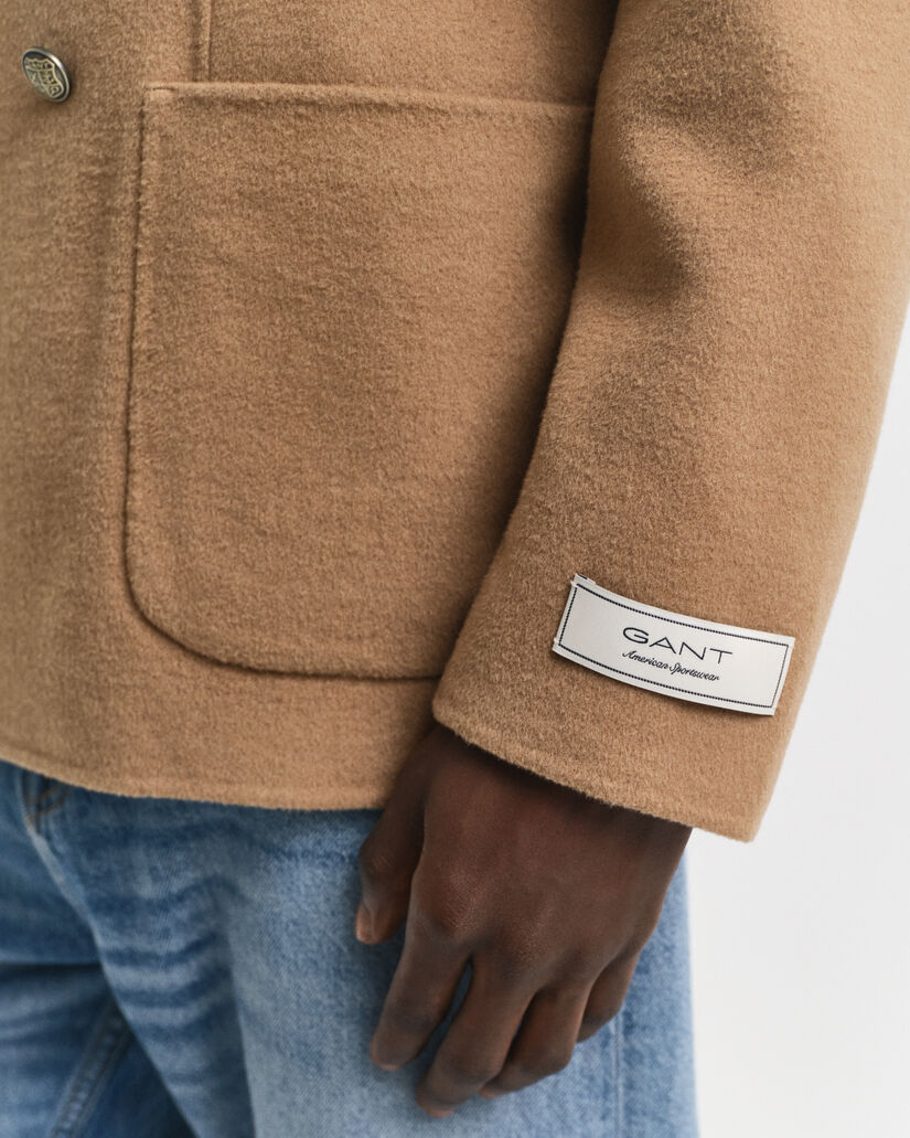 Käsin tikattu klubitakki