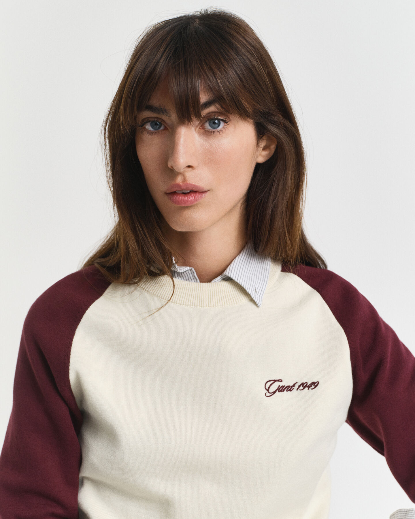 Monivärinen neulepusero, pyöreä pääntie